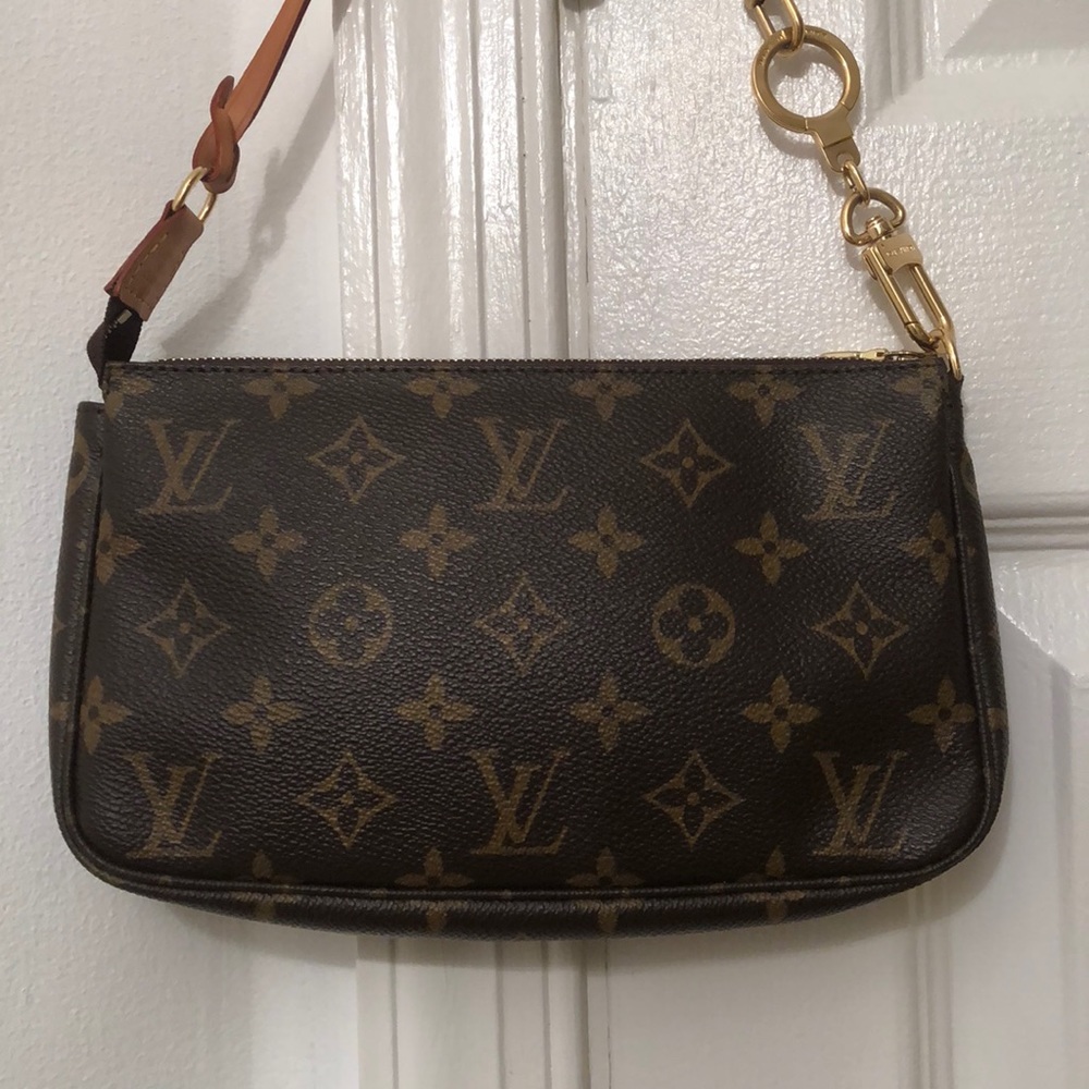 AUTHENTIC LOUIS VUITTON CLUTCH